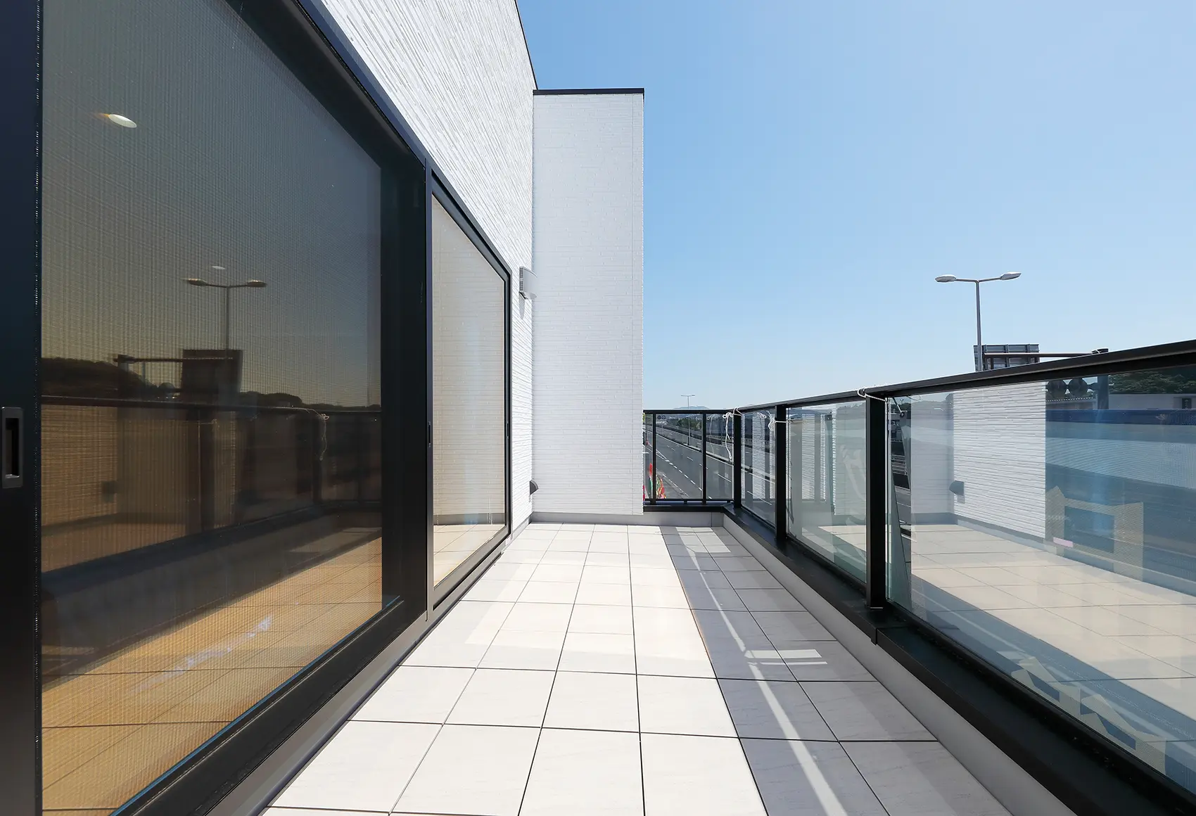 光と風を感じる2階ベランダ